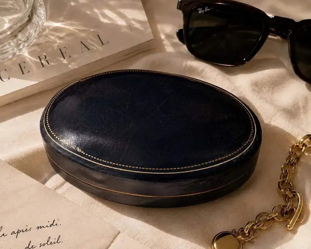 Vintage Genuine Calf Leather Oval Coin & Jewelry Case – Made in Italy